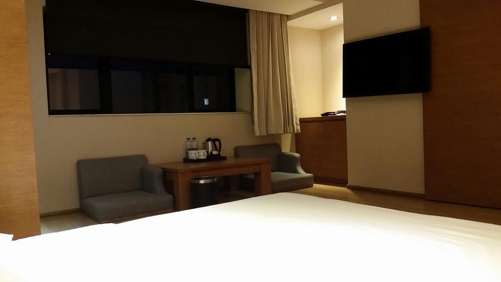 Ji Hotel Wuhan Guanggu Plaza Eksteriør bilde